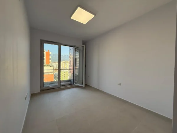 Tirane, jepet me qera zyre Kati 8, 120 m² 1.500 € (Qendra Turdiu)