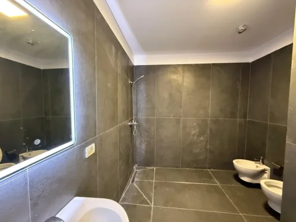 Tirane, jepet me qera zyre Kati 8, 120 m² 1.500 € (Qendra Turdiu)