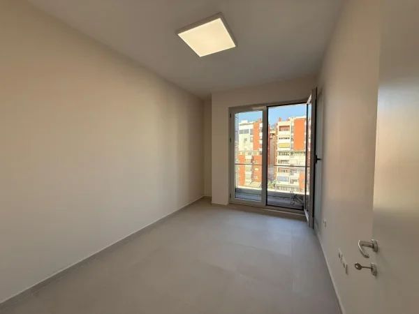 Tirane, jepet me qera zyre Kati 8, 120 m² 1.500 € (Qendra Turdiu)