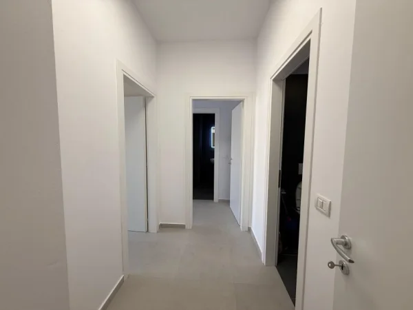 Tirane, jepet me qera zyre Kati 8, 120 m² 1.500 € (Qendra Turdiu)