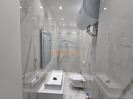 Tirane, jepet me qera apartament 2+1 Kati 1, 107 m² 900 € 