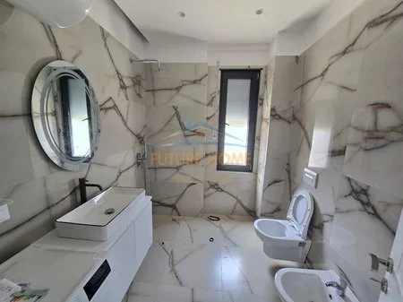 Tirane, jepet me qera apartament 2+1 Kati 1, 107 m² 900 € 