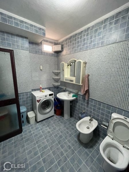 Tirane, jepet me qera apartament 2+1+Ballkon Kati 8, 80 m² 650 € (shkolla e baletit)