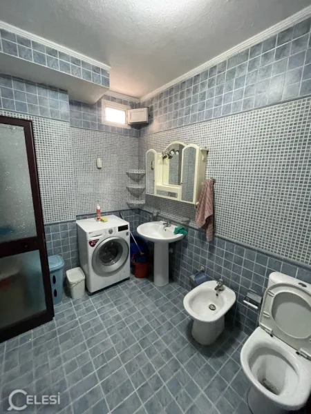 Tirane, jepet me qera apartament 2+1+Ballkon Kati 8, 80 m² 650 € (shkolla e baletit)