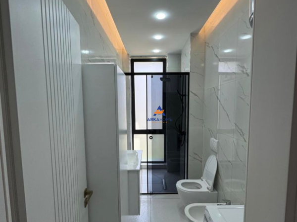 Tirane, jepet me qera apartament 1+1+Ballkon Kati 6, 76 m² 700 € (BULEVARDI I RI)