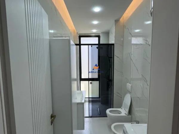 Tirane, jepet me qera apartament 1+1+Ballkon Kati 6, 76 m² 700 € (BULEVARDI I RI)