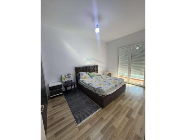 Tirane, jepet me qera apartament 1+1+Ballkon Kati 8, 70 m² 450 € 