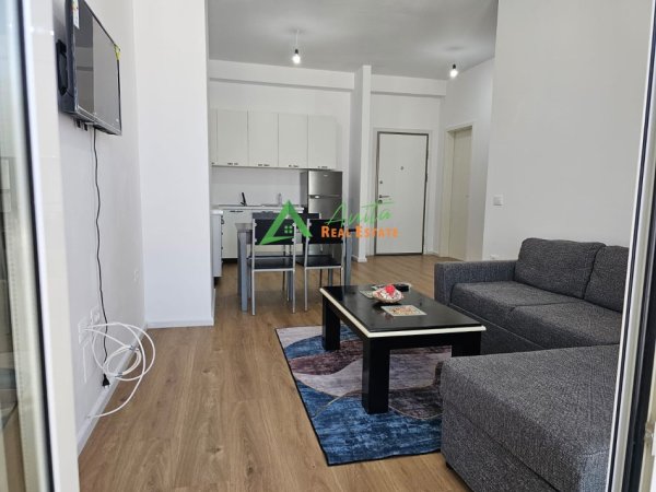 Tirane, jepet me qera apartament 1+1+Ballkon Kati 7, 61 m² 40 000 Lek (Ali Demi)