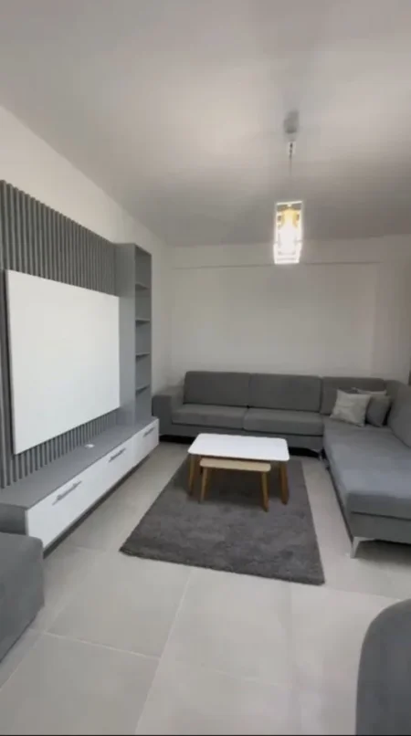 Tirane, jepet me qera apartament 1+1+Ballkon Kati 2, 70 m² 500 € (liqeni i thate)