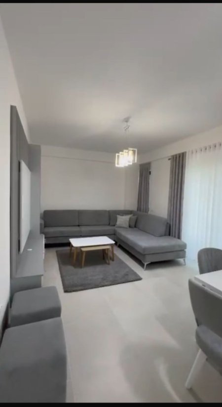 Tirane, jepet me qera apartament 1+1+Ballkon Kati 2, 70 m² 500 € (liqeni i thate)
