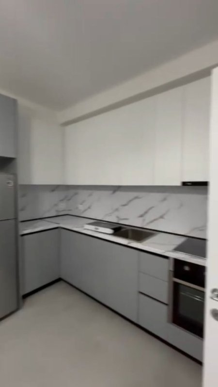 Tirane, jepet me qera apartament 1+1+Ballkon Kati 2, 70 m² 500 € (liqeni i thate)