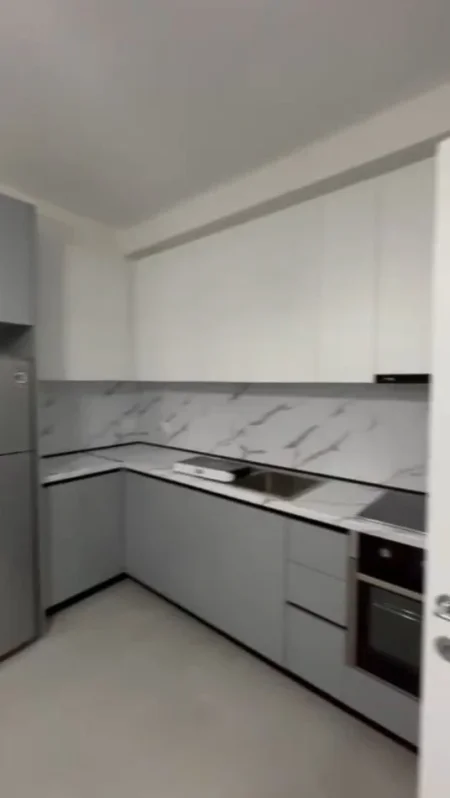 Tirane, jepet me qera apartament 1+1+Ballkon Kati 2, 70 m² 500 € (liqeni i thate)