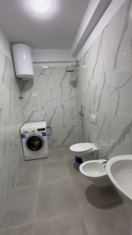 Tirane, jepet me qera apartament 1+1+Ballkon Kati 2, 70 m² 500 € (liqeni i thate)