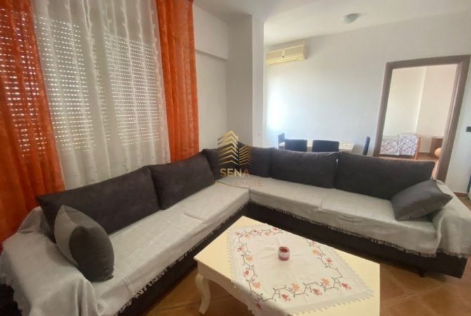Tirane, jepet me qera apartament 2+1 Kati 8, 98 m² 600 € (Perball Nela 7)