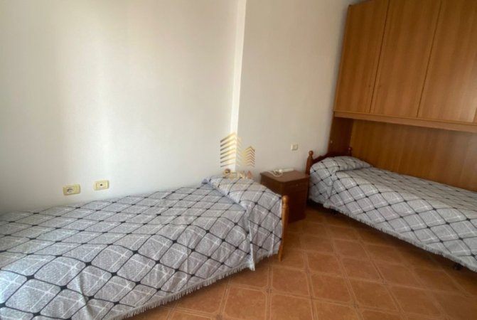 Tirane, jepet me qera apartament 2+1 Kati 8, 98 m² 600 € (Perball Nela 7)