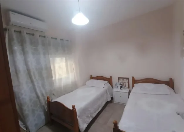 Tirane, jepet me qera apartament 1+1+Ballkon Kati 2, 56 m² 650 € (QENDER 9 KATSHET)