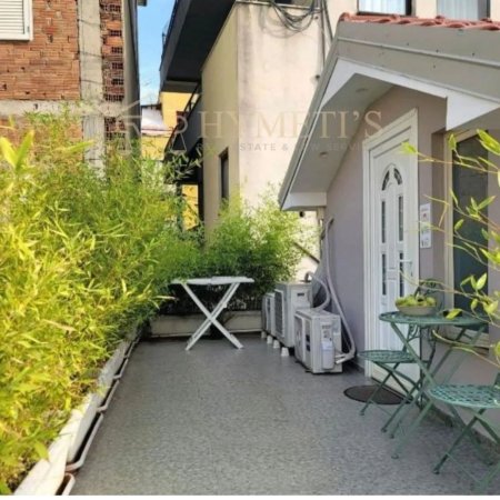 Tirane, jepet me qera apartament 1+1 , 45 m² 400 € (Pazari i Ri)