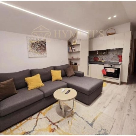 Tirane, jepet me qera apartament 1+1 , 45 m² 400 € (Pazari i Ri)