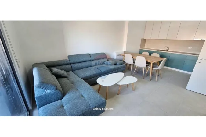 Tirane, jepet me qera apartament 2+1+Ballkon , 105 m² 600 € 