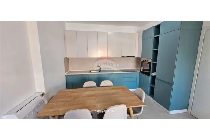 Tirane, jepet me qera apartament 2+1+Ballkon , 105 m² 600 € 