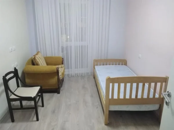 Tirane, jepet me qera apartament 2+1+Ballkon Kati 2, 93 m² 600 € (KOMPLEKSI MAGNET)