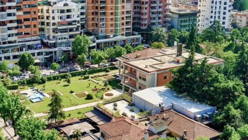 Tirane, shitet dyqan Kati 0, 121 m² 1.500.000 € (Rruga Ismail Qemali)