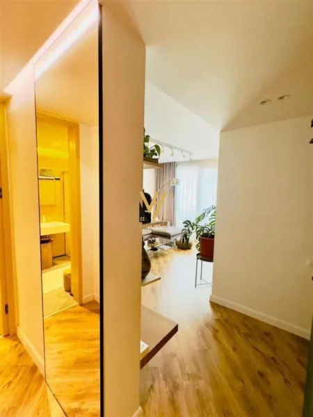 Tirane, jepet me qera apartament 1+1 Kati 8, 76 m² 900 € (ISH EKSPOZITA)