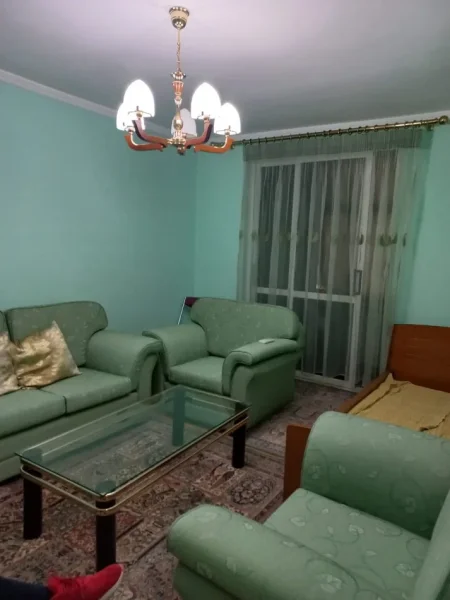 Tirane, jepet me qera apartament 2+1+Ballkon Kati 2, 59 m² 700 € (rruga e kavajes)