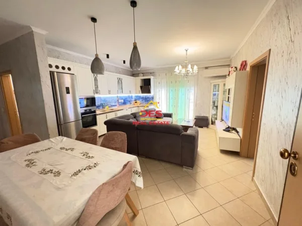 Vlore, shitet apartament 2+1+Ballkon Kati 3, 102 m² 165.000 € (Rruga Hasan Kushta)