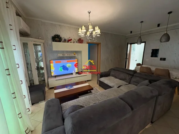 Vlore, shitet apartament 2+1+Ballkon Kati 3, 102 m² 165.000 € (Rruga Hasan Kushta)