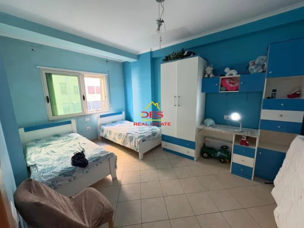Vlore, shitet apartament 2+1+Ballkon Kati 3, 102 m² 165.000 € (Rruga Hasan Kushta)