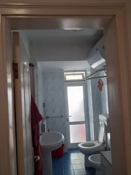 Tirane, jepet me qera apartament 1+1 Kati 2, 66 m² 400 € (5 Maji)