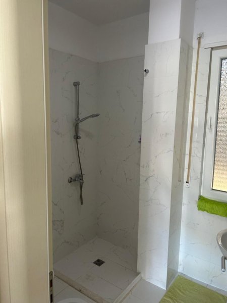 Durres, jepet me qera apartament 2+1+Ballkon Kati 2, 80 m² (Gjiri i Lalzit)
