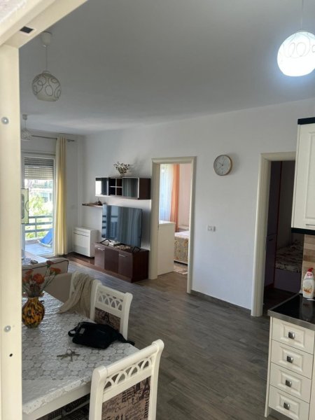 Durres, jepet me qera apartament 2+1+Ballkon Kati 2, 80 m² (Gjiri i Lalzit)