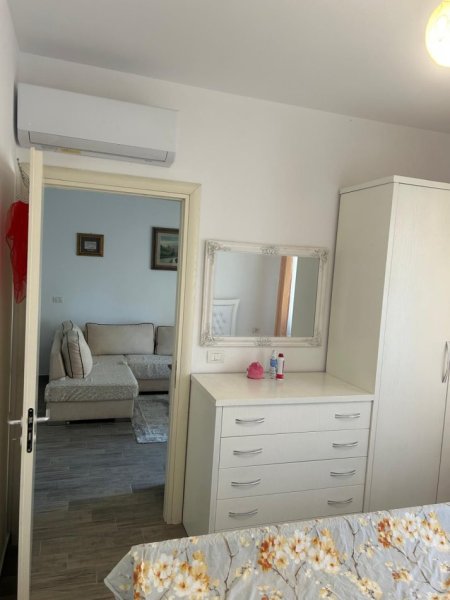 Durres, jepet me qera apartament 2+1+Ballkon Kati 2, 80 m² (Gjiri i Lalzit)