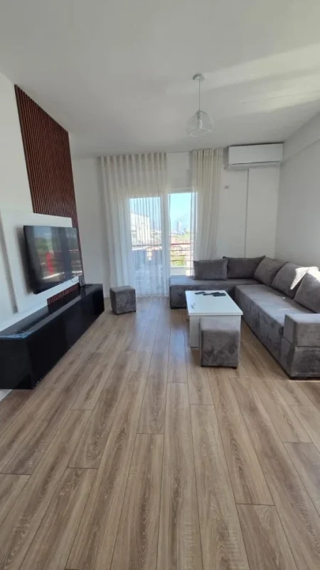 Tirane, jepet me qera apartament 2+1+Ballkon Kati 3, 92 m² 700 € (Liqeni i Thate)