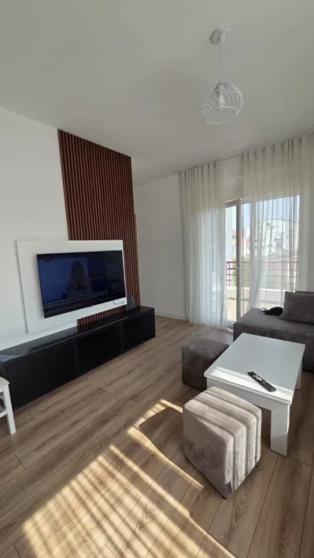 Tirane, jepet me qera apartament 2+1+Ballkon Kati 3, 92 m² 700 € (Liqeni i Thate)