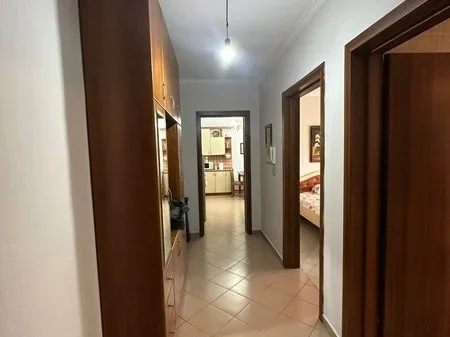 Tirane, shitet apartament 1+1 Kati 5, 75 m² 155.000 € (Komuna Parisit)