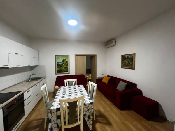 Tirane, jepet me qera apartament 1+1+Ballkon Kati 2, 45 m² 450 € (Qytet Studenti)