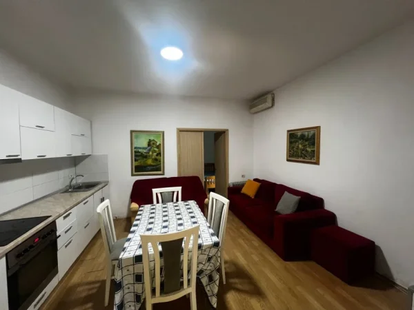 Tirane, jepet me qera apartament 1+1+Ballkon Kati 2, 45 m² 450 € (Qytet Studenti)