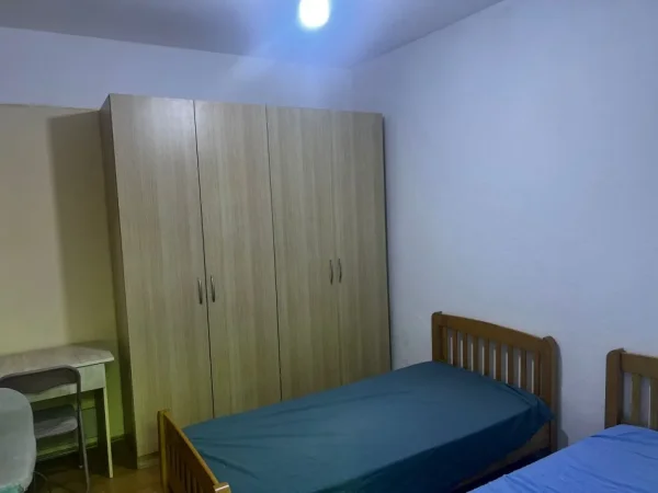 Tirane, jepet me qera apartament 1+1+Ballkon Kati 2, 45 m² 450 € (Qytet Studenti)