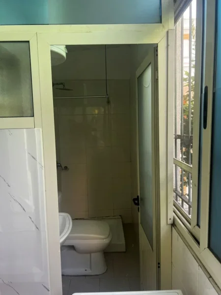 Tirane, jepet me qera apartament 1+1+Ballkon Kati 2, 45 m² 450 € (Qytet Studenti)