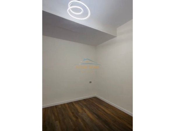 Tirane, shitet apartament 1+1+Ballkon Kati 3, 50 m² 105.000 € (xhamllik)