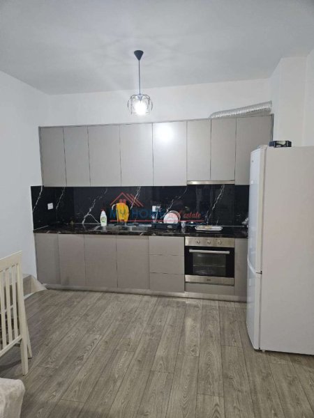 Tirane, jepet me qera apartament 1+1+Ballkon Kati 8, 70 m² 550 € (ASL)