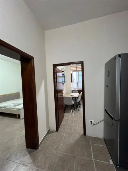 Tirane, jepet me qera 2+1 Kati 5, 70 m² 550 € (Ne zonen e 21 Dhjetorit, rruga Muhamet Gjollesha, prane shkolles “Pjeter Budi)