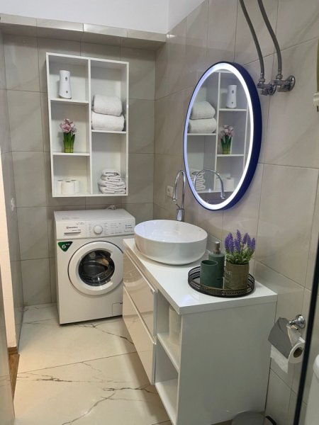 Tirane, jepet me qera apartament 1+1 , 37 m² 400 € (Selvia)