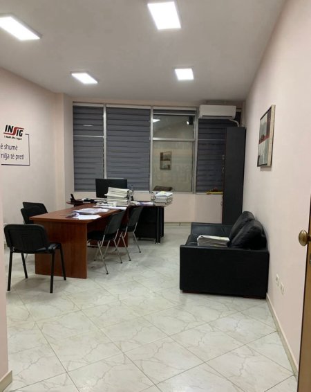 Tirane, jepet me qera zyre Kati 1, 39 m² 500 € (RRUGA E ELBASANIT)