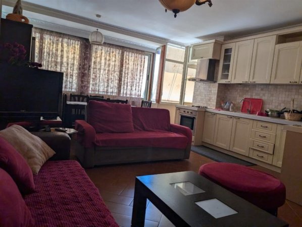 Tirane, jepet me qera apartament 1+1 Kati 2, 70 m² 540 € (Prane kompleksit Square 21, rruga Shefqet Musaraj, tek Xhangolli,)