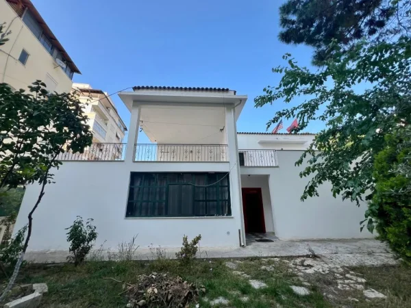 Durres, shitet shtepi 5+1+Ballkon Kati 2, 490 m² 640.000 € (Shkembi i Kavajes)