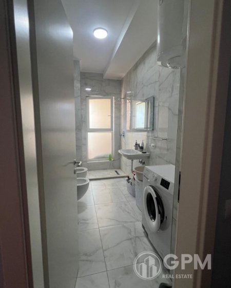 Tirane, jepet me qera apartament 2+1 Kati 4, 93 m² 750 € 